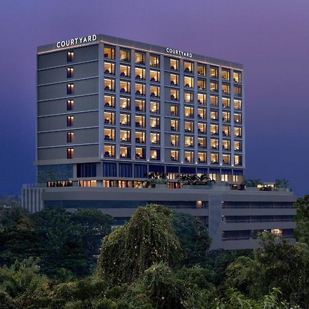 Courtyard By Marriott Ahmedabad Sindhu Bhavan Road Extérieur photo