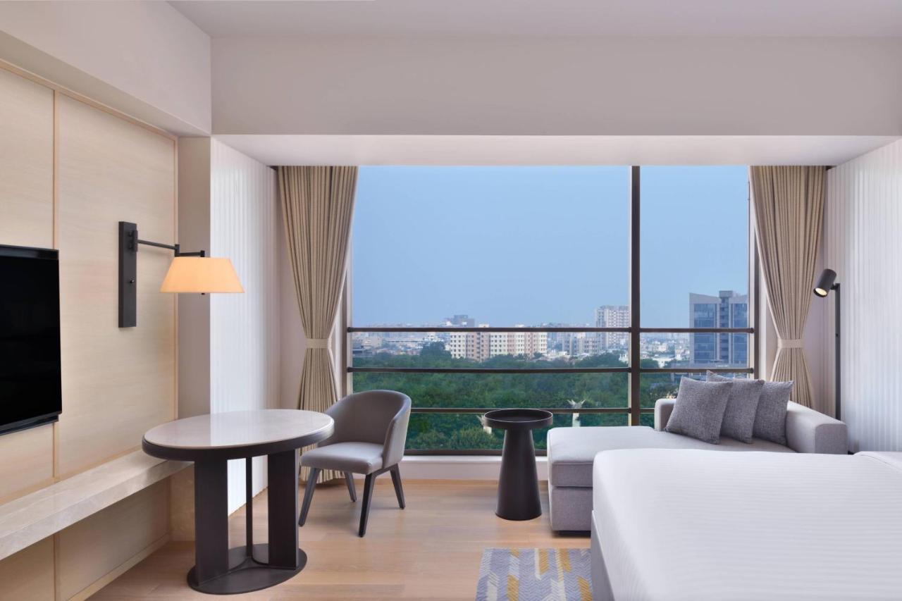 Courtyard By Marriott Ahmedabad Sindhu Bhavan Road Extérieur photo