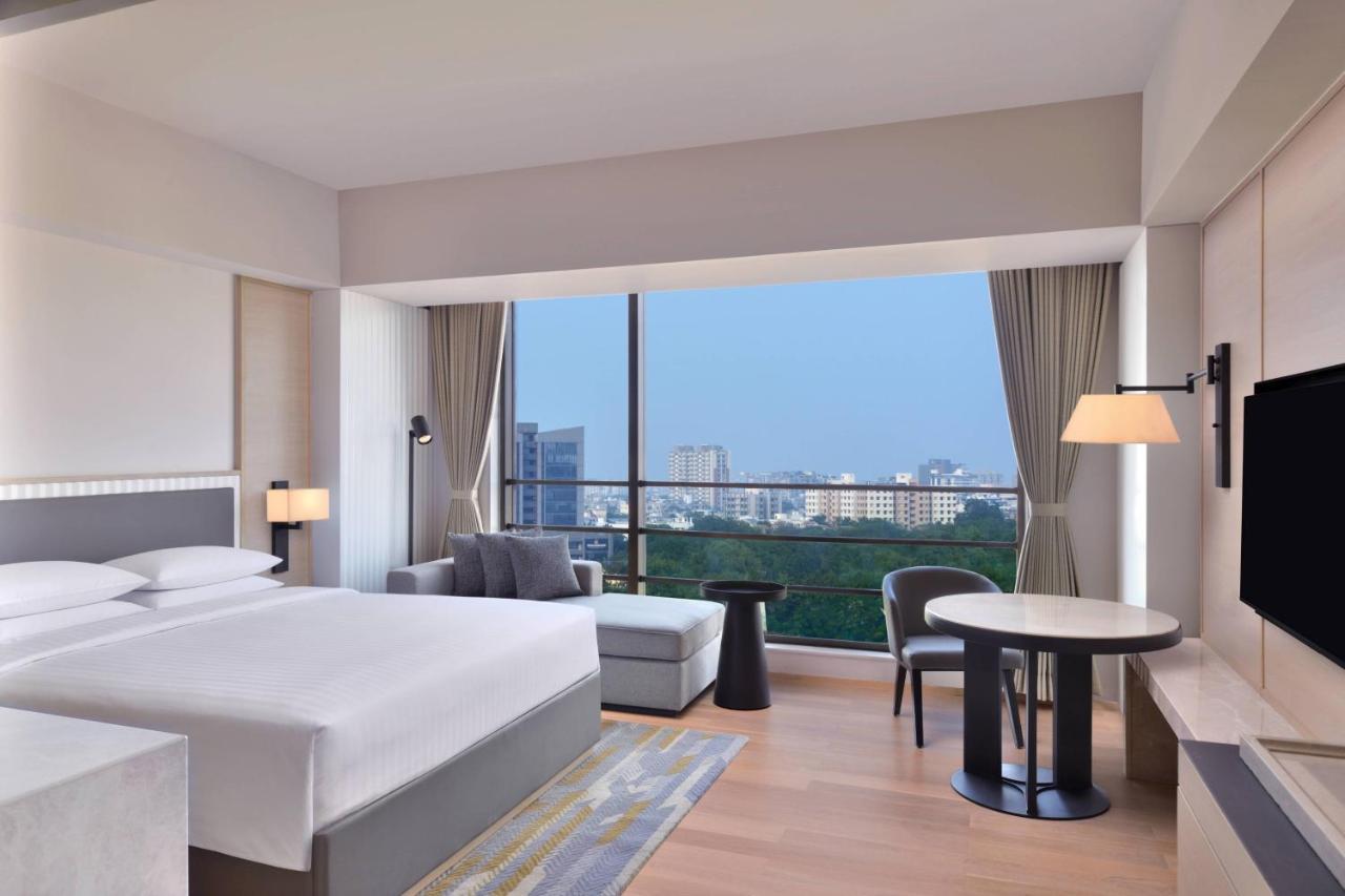 Courtyard By Marriott Ahmedabad Sindhu Bhavan Road Extérieur photo