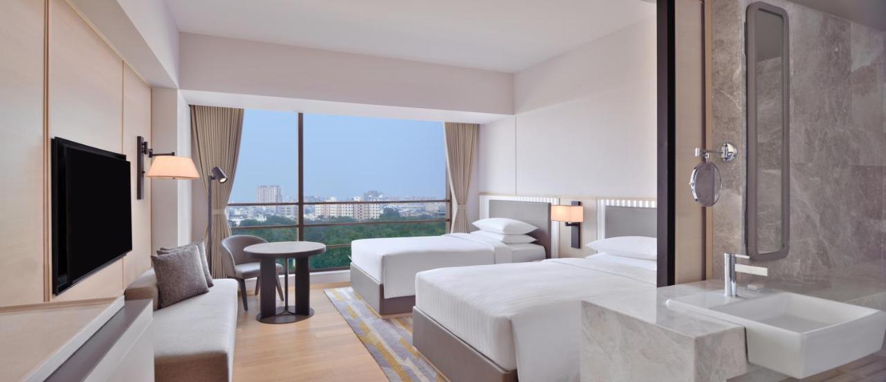 Courtyard By Marriott Ahmedabad Sindhu Bhavan Road Extérieur photo