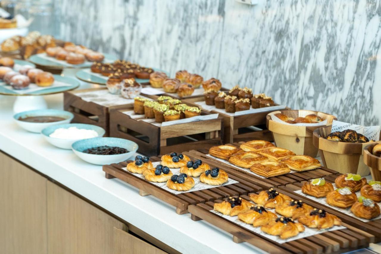 Courtyard By Marriott Ahmedabad Sindhu Bhavan Road Extérieur photo