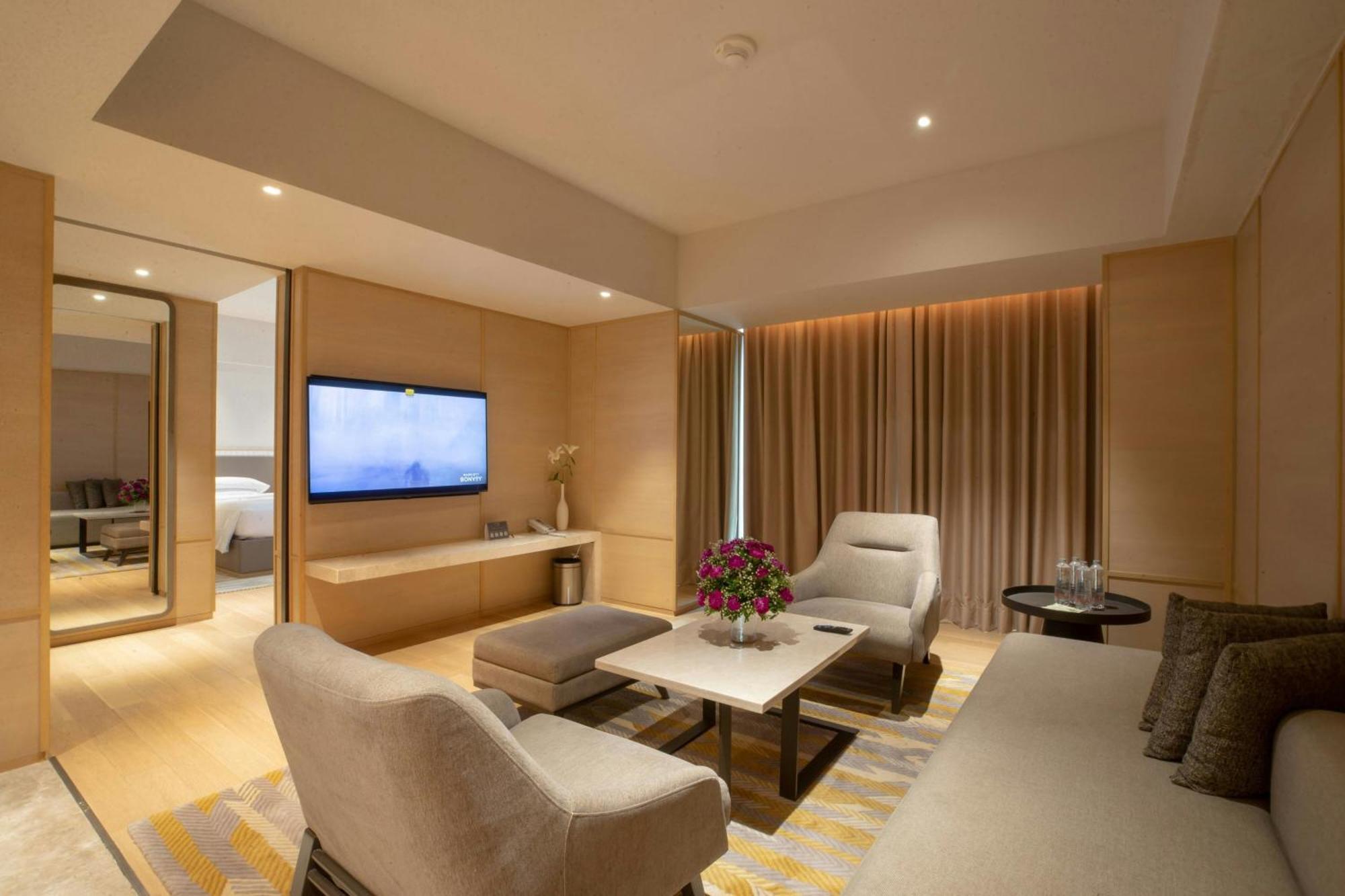Courtyard By Marriott Ahmedabad Sindhu Bhavan Road Extérieur photo
